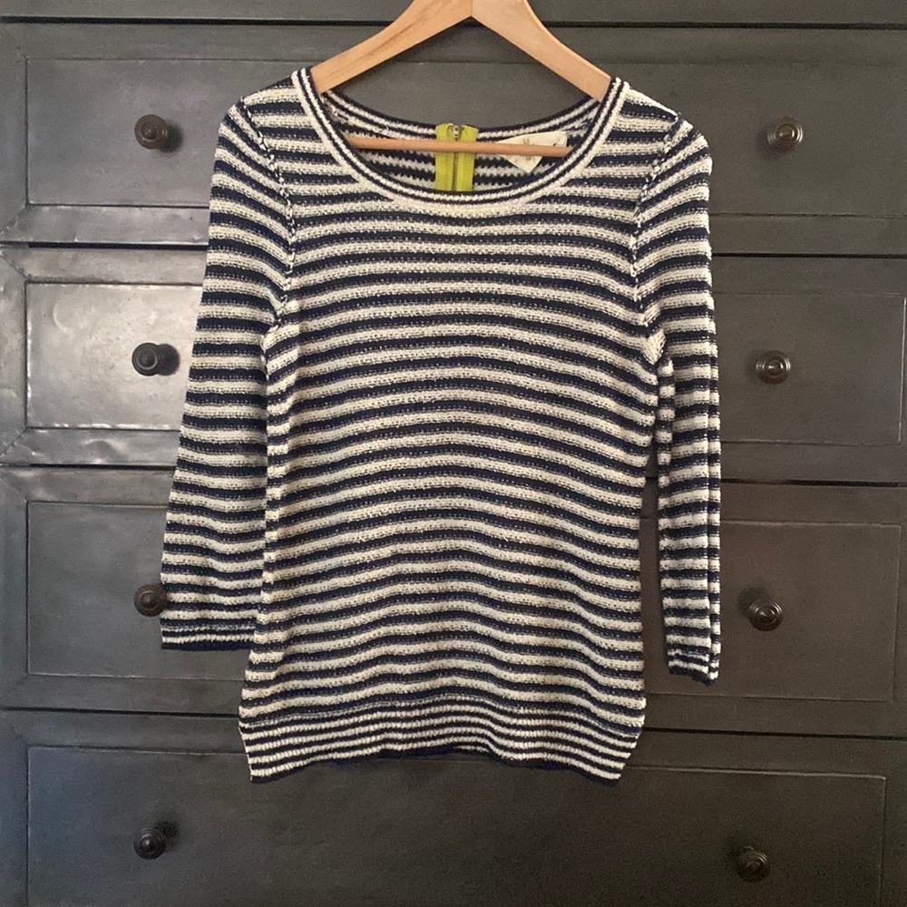 Anthropologie HWR Lightweight Sweater Summery. Size S